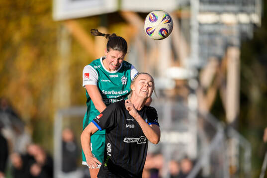 Alingsås Tove Lorén och Växjö DFFs Elin Nilsson