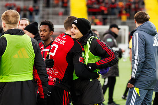Östersunds Christian Enemark och Jamie Ryan Hopcutt jublar