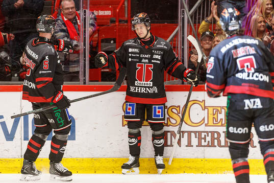Örebros Patrik Puistola jublar