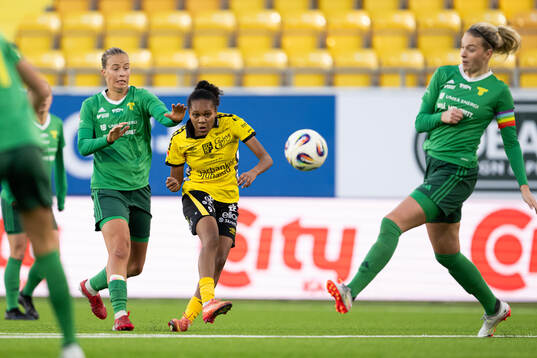 Team TGs Klara Nyberg och Elfsborgs Vanessa Lopez