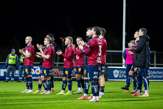 Örgrytes spelare tackar sina supportrar