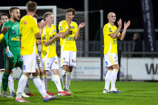 Falkenbergs spelare jublar