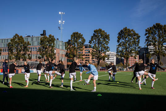 Malmö FFs spelare värmer upp