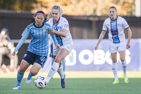 Djurgårdens Urara Watanabe och Malmö FFs Nellie Lilja