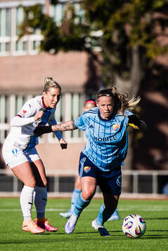 Malmö FFs Mia Persson och Djurgårdens Therese Åsland
