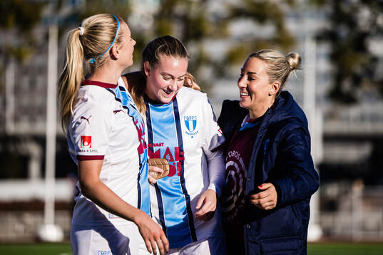 Malmö FFs Nellie Lilja och Mia Persson jublar