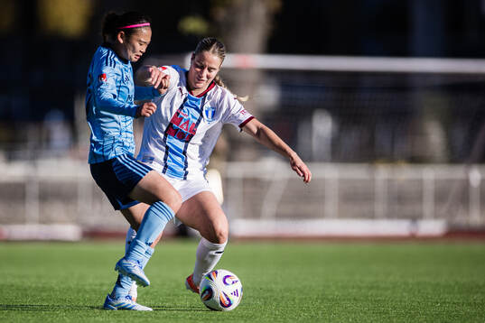 Djurgårdens Urara Watanabe och Malmö FFs Courtney Nevin