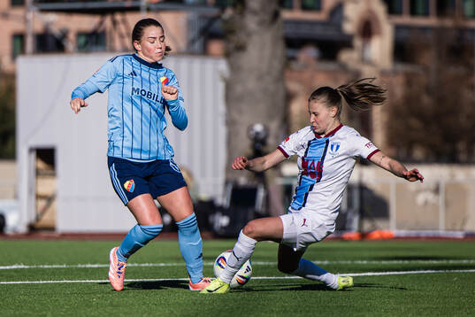 Djurgårdens Elsa Pelgander och Malmö FFs Katariina Kosola