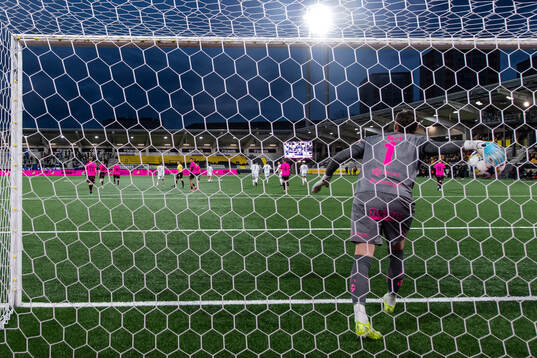Häckens målvakt Andreas Linde deppar
