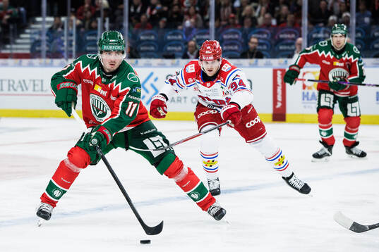 Frölundas Max Lindholm och Timrås Sebastian Hartmann