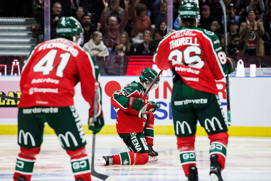 Frölundas Arttu Ruotsalainen jublar