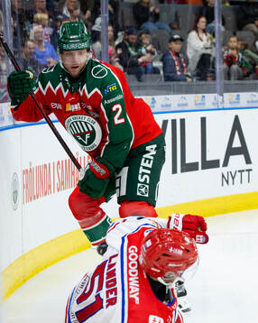 Frölundas Christian Folin tacklar Timrås Anton Lander