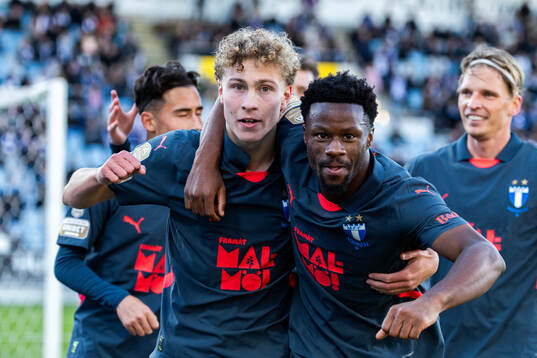 Malmö FFs Hugo Bolin och Emmanuel Ekong jublar
