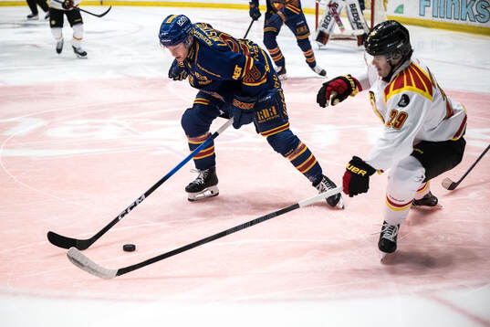 Djurgårdens Gustav Lindström och Brynäs Axel Andersson