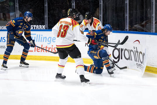 Brynäs Oskar Lindblom och Djurgårdens Philip Holm