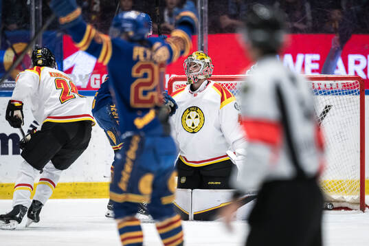 Brynäs målvakt Damian Clara deppar