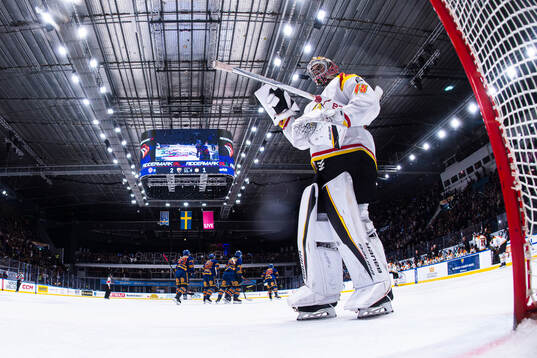 Brynäs målvakt Damian Clara deppar