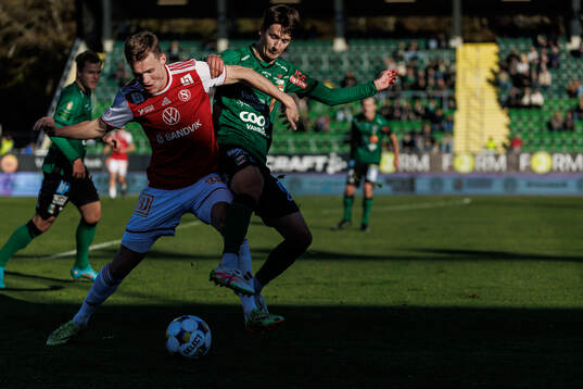 Sandvikens IFs Daniel Söderberg och Varbergs Olle Edlund