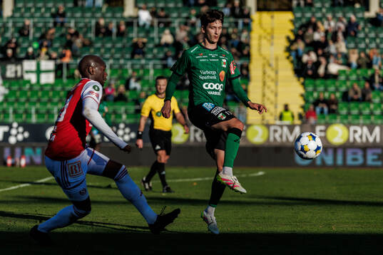 Sandvikens IFs Moonga Simba och Varbergs Olle Edlund