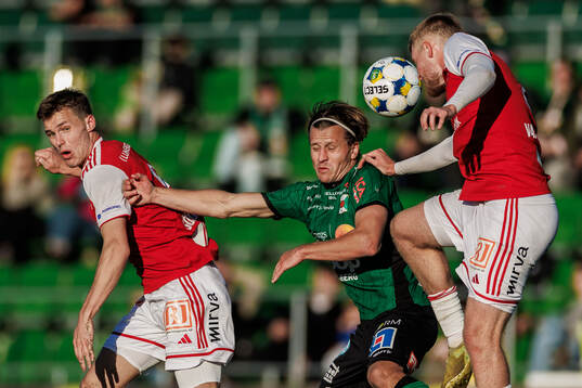 Sandvikens IFs Daniel Söderberg och Viggo van der Laan och