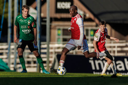 Varbergs Albin Winbo och Sandvikens IFs Moonga Simba