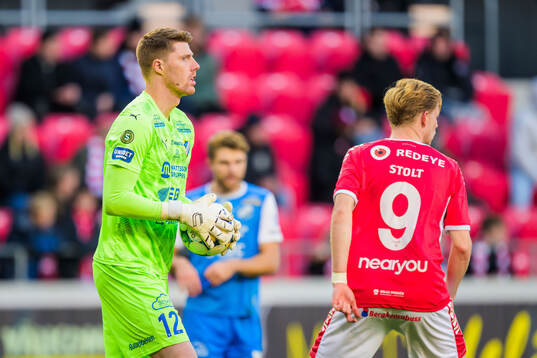 Oddevolds målvakt Morten Sætra och Kalmars Malcolm Stolt