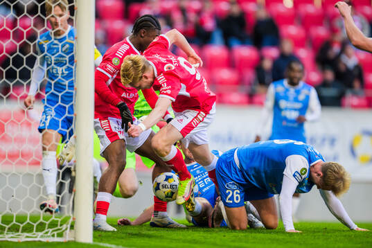 Kalmars Malcolm Stolt gör här 1-1