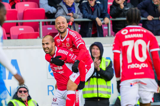 Kalmars Saba Mamatsashvili och Robert Gojani jublar