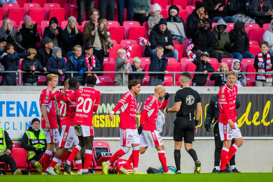 Kalmars spelare jublar