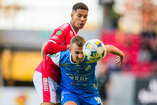 Kalmars Anthony Olusanya och Oddevolds Jesper Merbom