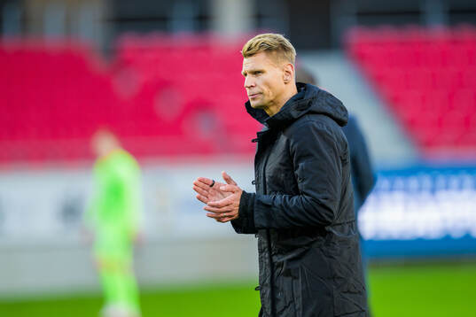Kalmars tränare Toni Koskela jublar
