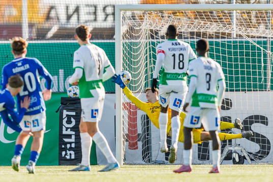 Västerås målvakt Elis Jäger släpper in 0-1 av GIF