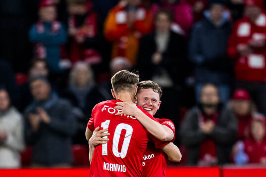 Eggert Aron Gudmundsson of Brann celebrates