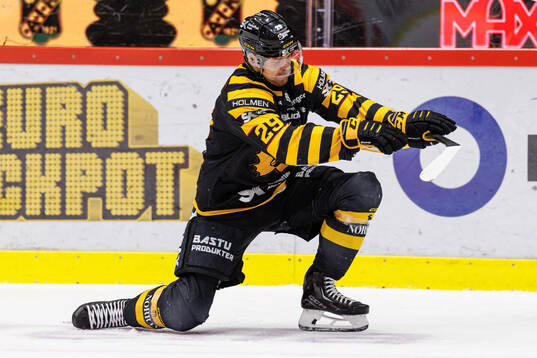 Skellefteås Mikkel Aagaard jublar