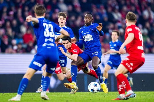 Ulrik Mathisen of Brann and Parfait Bizoza of Haugesund