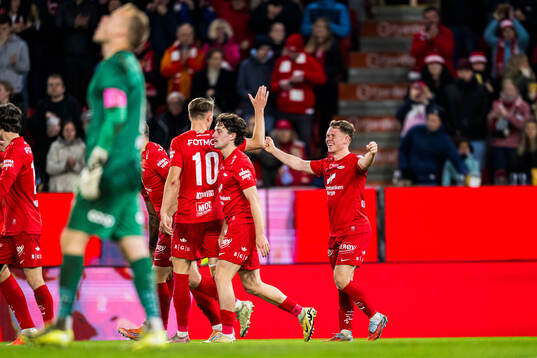Eggert Aron Gudmundsson of Brann celebrates