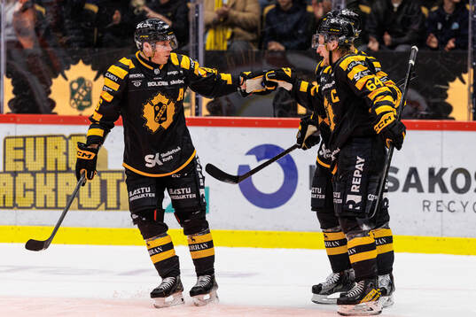 Skellefteås Jonathan Pudas jublar