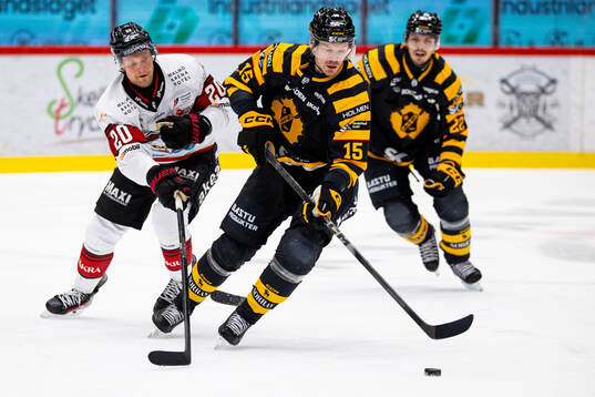 Malmö Redhawks Thomas Berg Paulsen och  Skellefteås Lars
