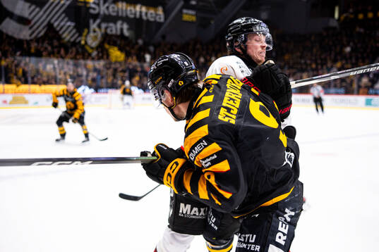 Malmö Redhawks Linus Öberg och Skellefteås Victor
