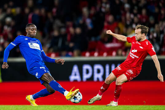 Parfait Bizoza of Haugesund and Bård Finne of Brann