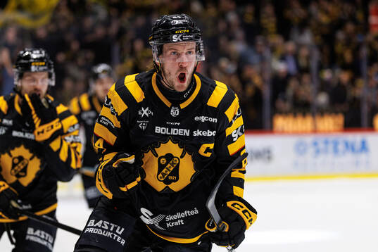 Skellefteås Jonathan Pudas jublar