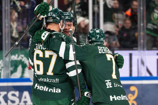 Färjestads Radim Zohorna jublar med lagkamrater