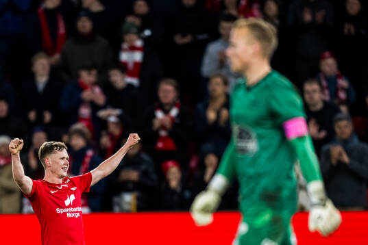 Eggert Aron Gudmundsson of Brann celebrates