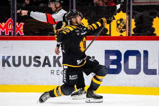 Skellefteås Mikkel Aagaard jublar
