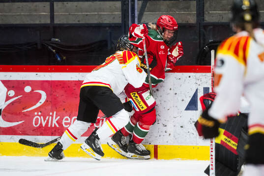 Brynäs Wilma Wäng-Germundsson och Modos Ebba Berglund