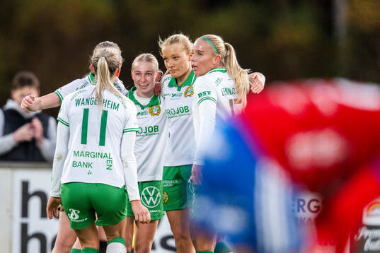 Hammarbys Emilie Joramo jublar