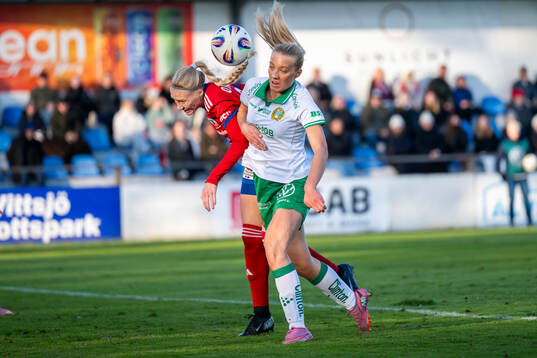 Vittsjös Sanni Ojanen och Hammarbys Smilla Holmberg