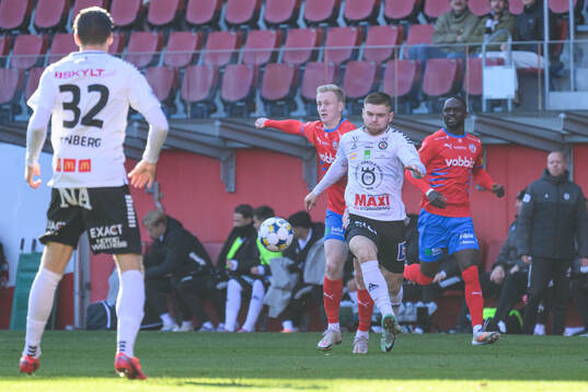 Helsingborgs Oscar Aga och Örebros Dino Salihovic
