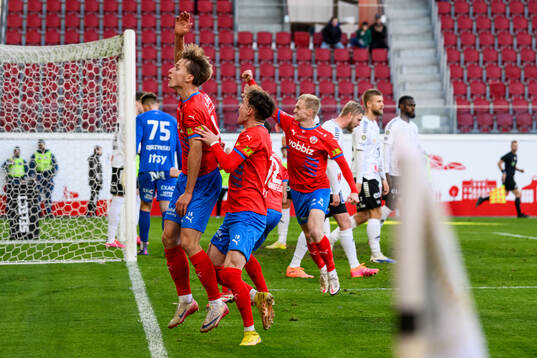 Helsingborgs Lukas Kjellnäs och Alexander Johansson jublar