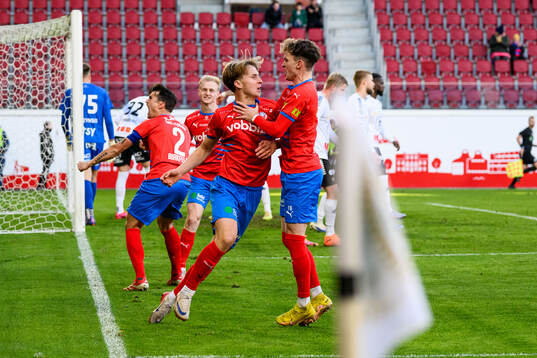 Helsingborgs Lukas Kjellnäs och Alexander Johansson jublar